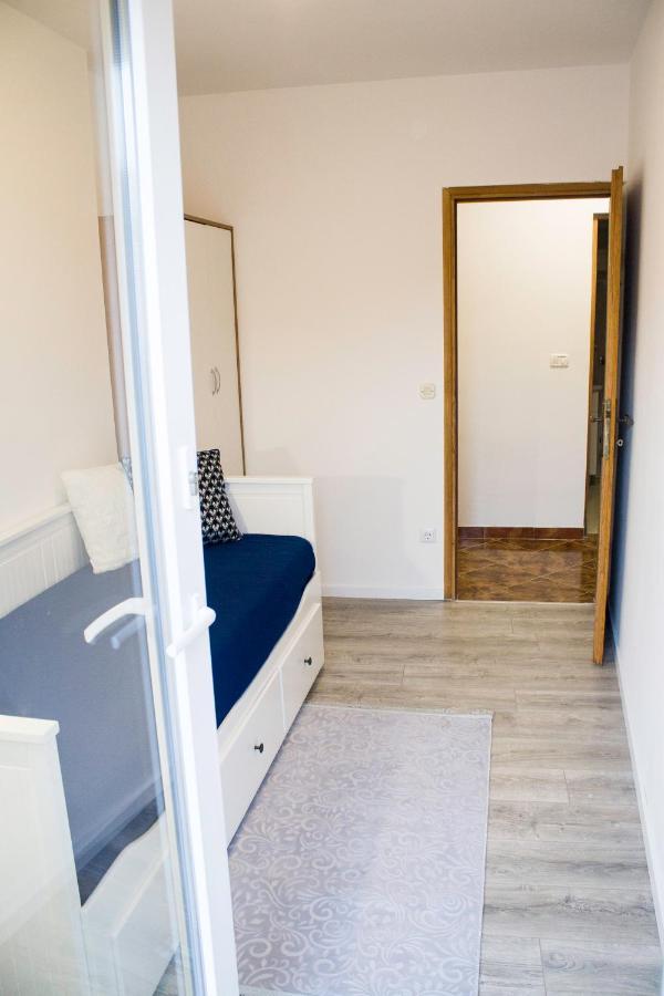 White Orchid Pula Apartment Exterior foto