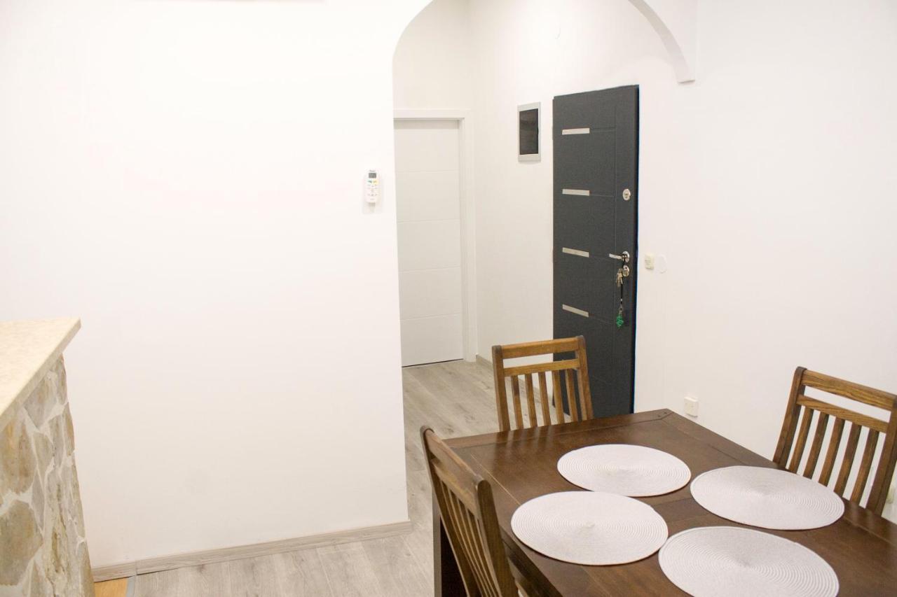 White Orchid Pula Apartment Exterior foto