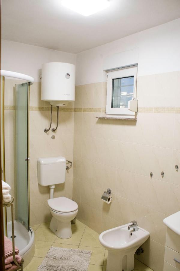 White Orchid Pula Apartment Exterior foto